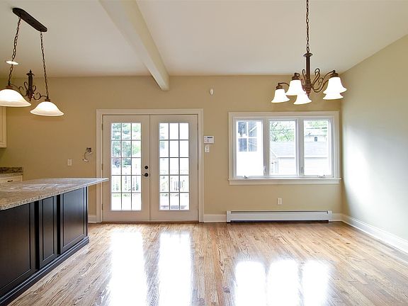 3rd image of 1015 Clinton Ave