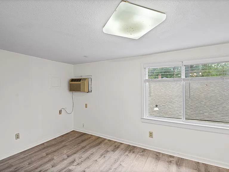 504 Blue Ridge Blvd #B — Photo 8