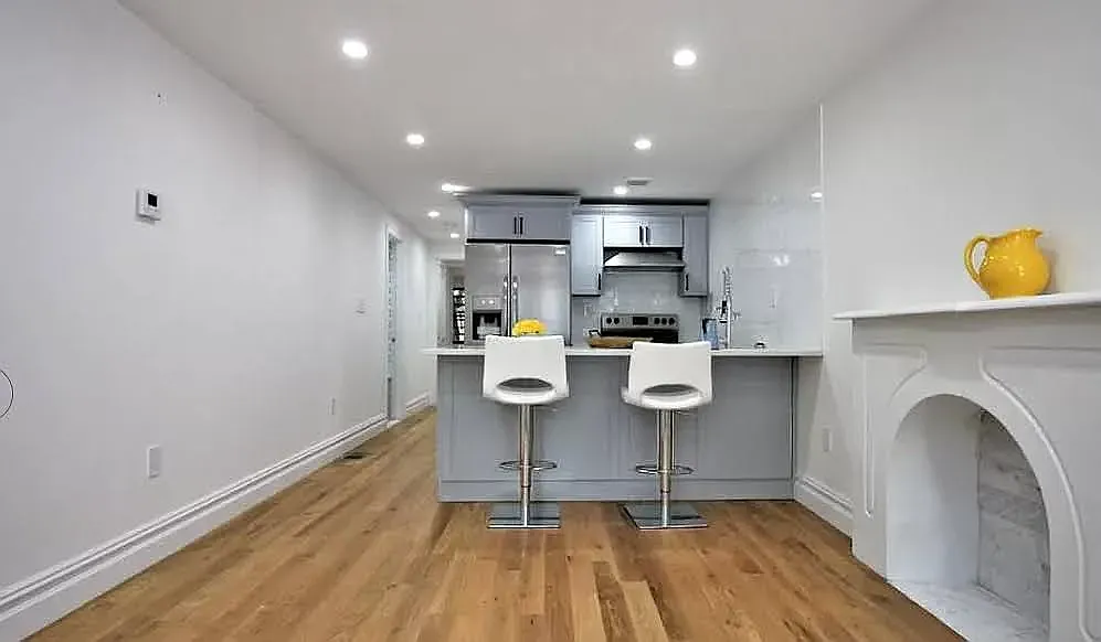 881 Park Avenue — Photo 4
