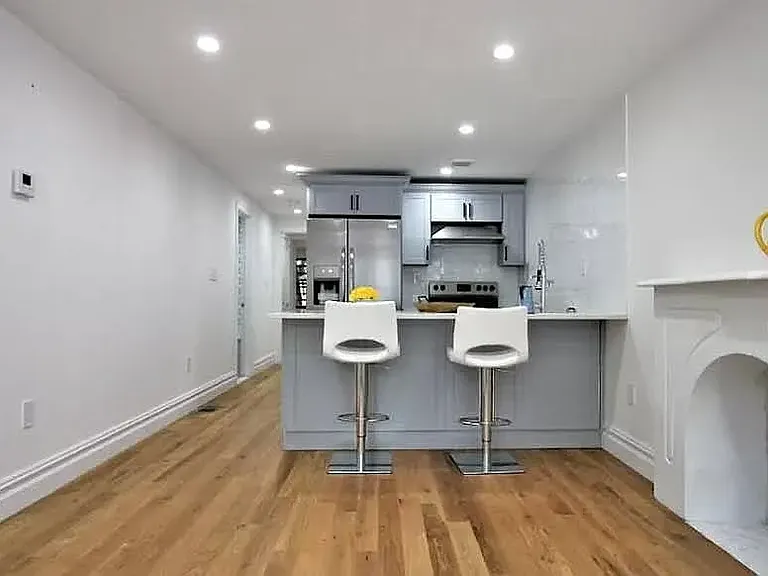 881 Park Ave #1 — Photo 4