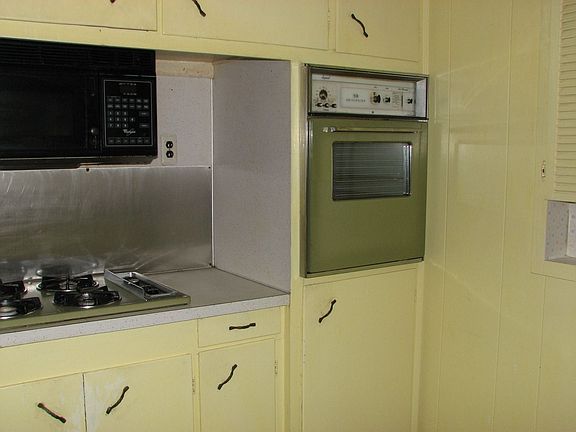 4th image of 901 Sylvan Ave