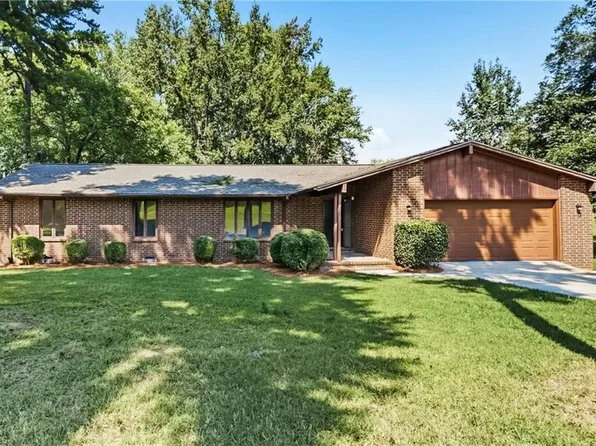 4103 Hickory Tree Ln, Greensboro, NC 27405