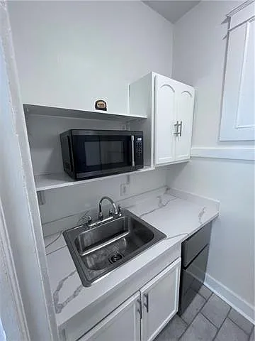 932 Jackson Ave — Photo 4