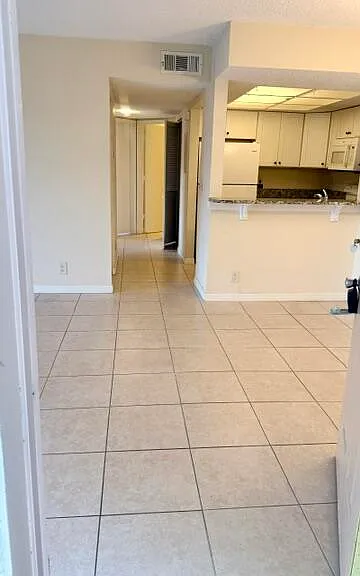 1520 SE Royal Green Cir #206 — Photo 9