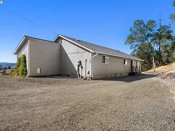 3rd image of 560 Hagle Ln