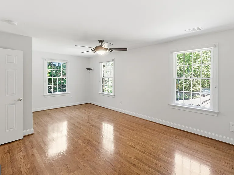 9904 Hall Rd — Photo 20