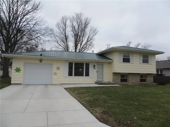 1205 S 11th Ave E, Newton, IA 50208