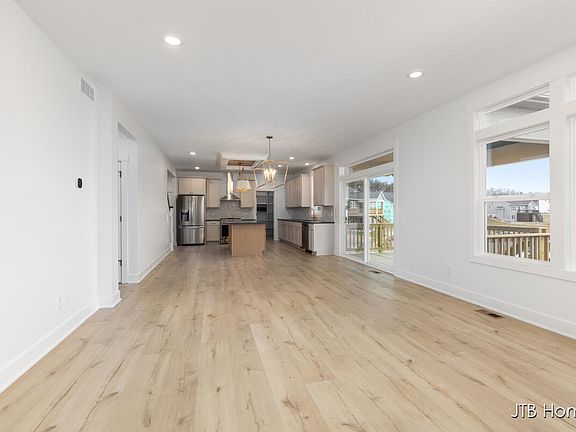 5th image of 15783 Norwalk Rd