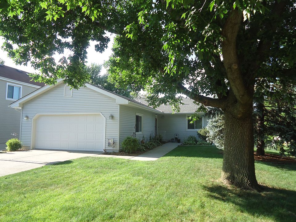 8989 Carpenter Circle Dr