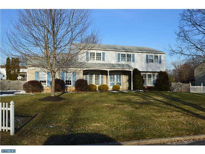 161 E Elizabeth Ln photo 1