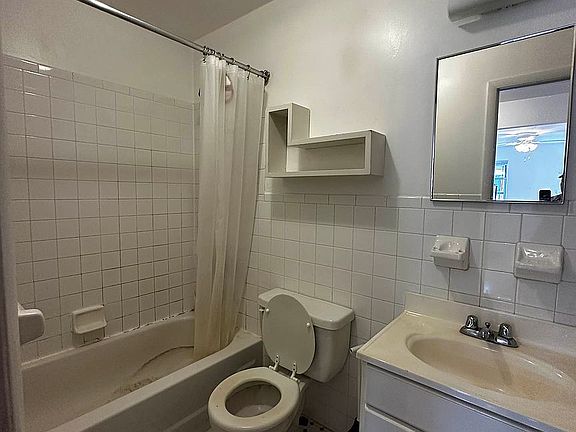 3rd image of 506 E 5th St APT 12