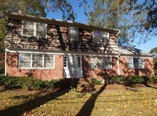 15 Harbor Park Dr, Centerport, NY 11721