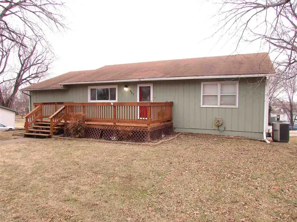 327 W 9th St, Chapman, KS 67431