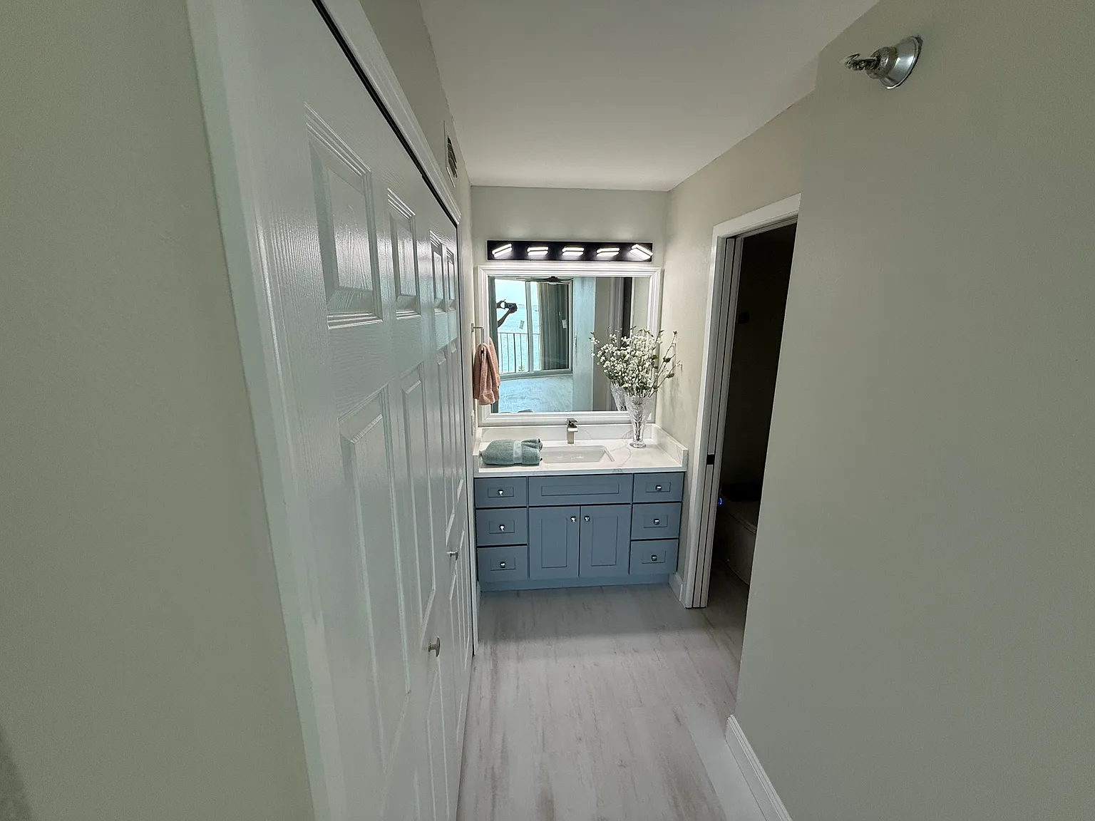 2 bed, 1085 sqft, $3,200 — Photo 3