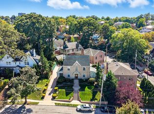 25510 Iowa Rd, Little Neck, NY 11362