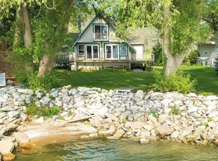 2782 Kunzer Beach Ln, Little Suamico, WI 54141
