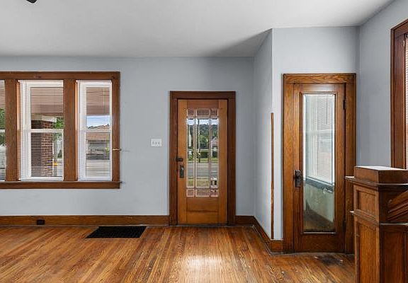 4th image of 902 Wheeling Ave