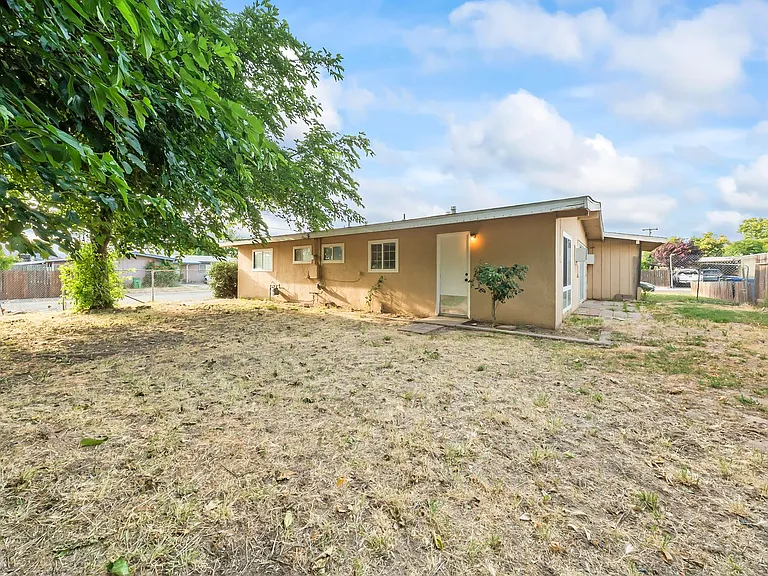 6436 Thomas Dr — Photo 14