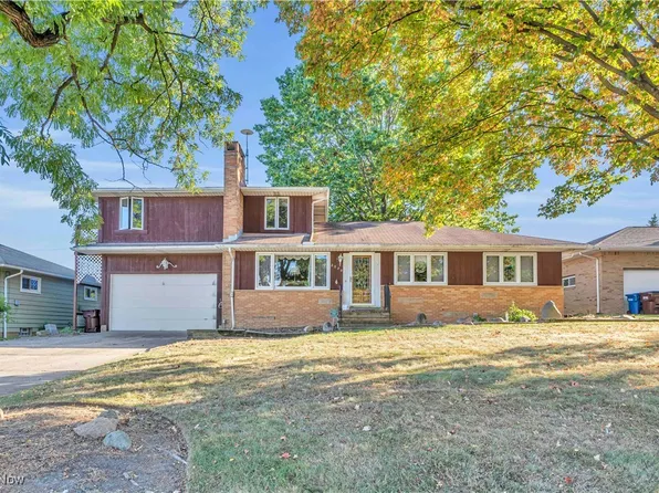 2775 Dentzler Rd, Parma, OH 44134