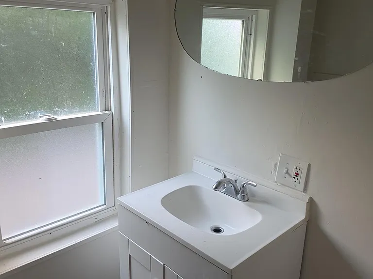 243 E Valley Rd — Photo 11