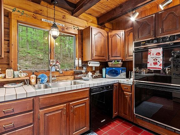 3rd image of 90 Appleton Cir