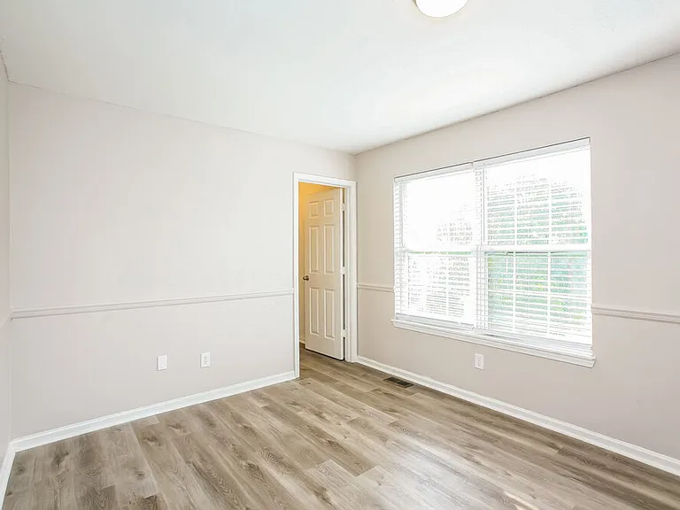 9761 Trail Dr — Photo 13