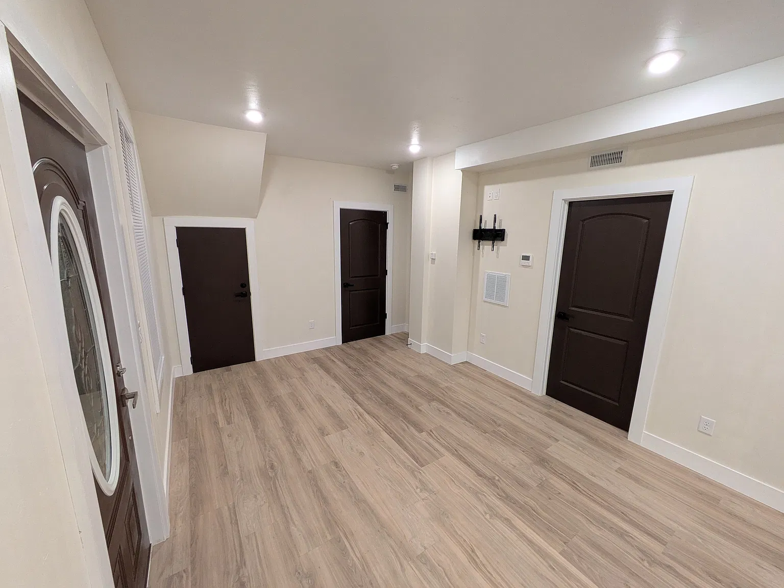 205 Klein St — Photo 2