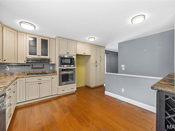 4th image of 12194 Nettlewood Ct