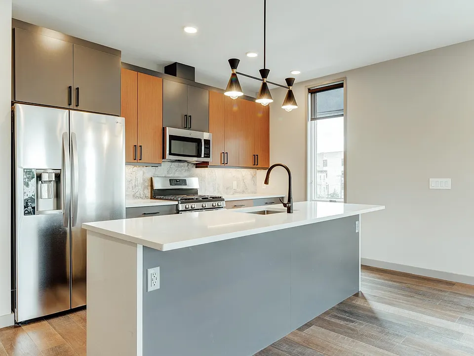156 Brunswick St #204