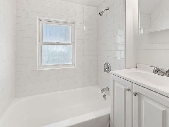 5th image of 3444 Cedar Ave S #2