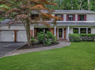 20 Burham Dr, Smithtown, NY 11787