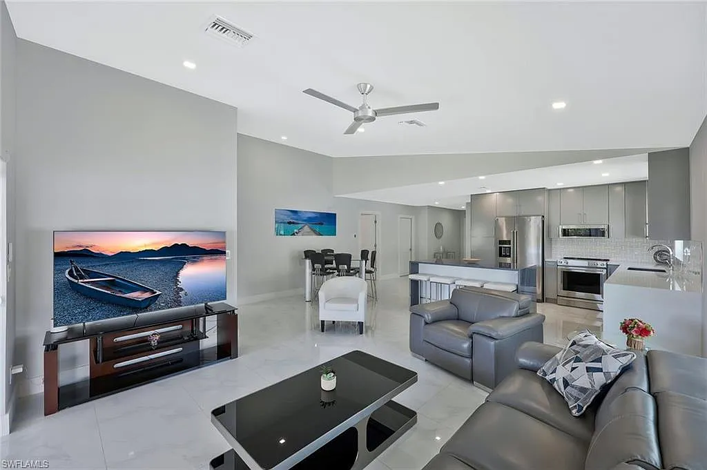 3 bed, 2.0 bath, 1326 sqft, $8,000 — Photo 4