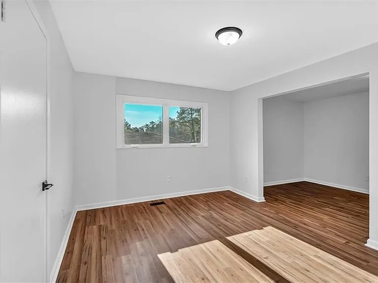 2142 Cloverdale Dr — Photo 45