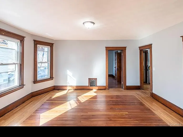482 Stanley St #1 — Photo 2