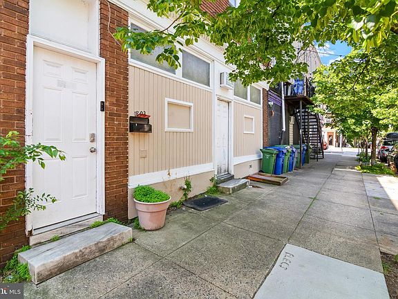 4th image of 301 S Ann St