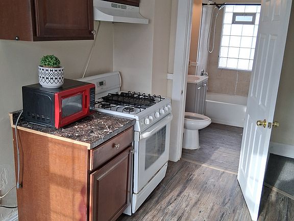 4th image of 3719 W 42nd St #Up