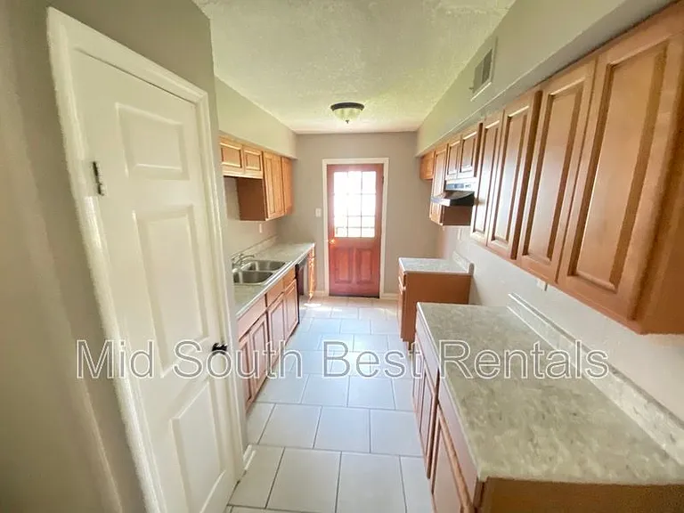 6567 Birkenhead Rd — Photo 3