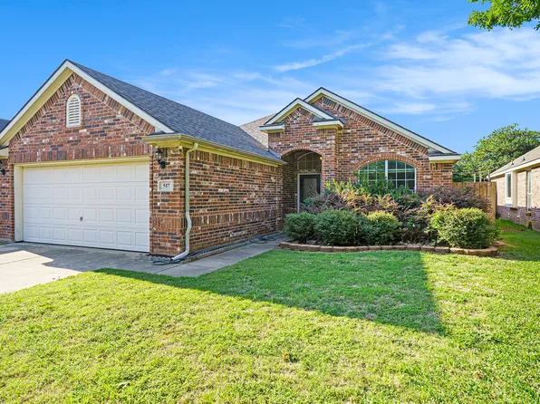 517 Wade Ct, Euless, TX 76039