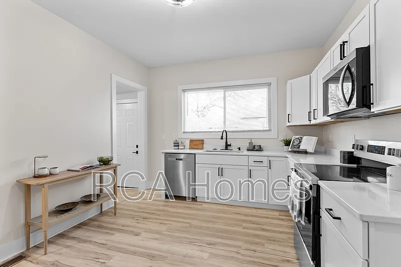 3 bed, 2.0 bath, 1300 sqft, $1,800 — Photo 4