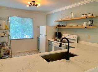 118 Palm Dr APT 16, Naples, FL 34112