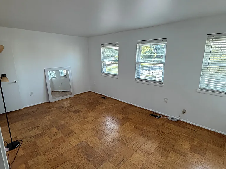 2324 Sun Valley Cir #J — Photo 10