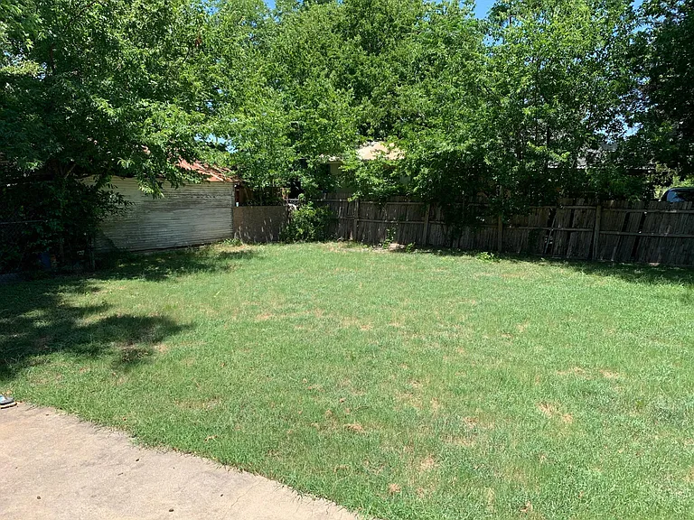 606 N Robinson St — Photo 3