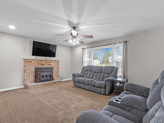 5th image of 937 Expressview Dr