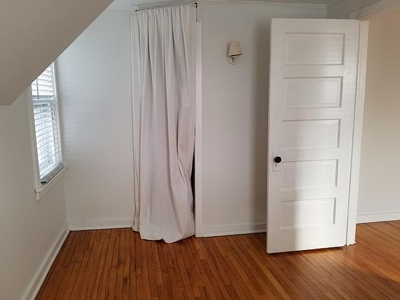 4th image of 704 E Ludington Ave APT 3