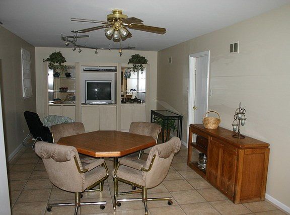 5th image of 8915 W 169th Pl