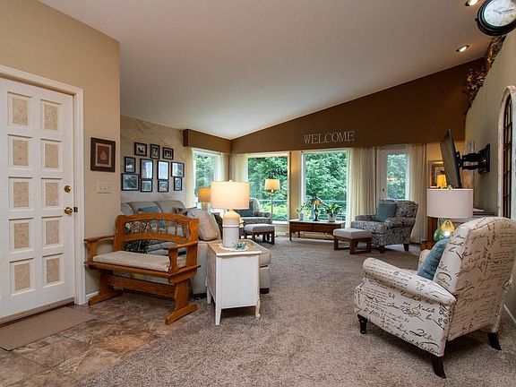 4th image of 1235 EASTHILL DRIVE