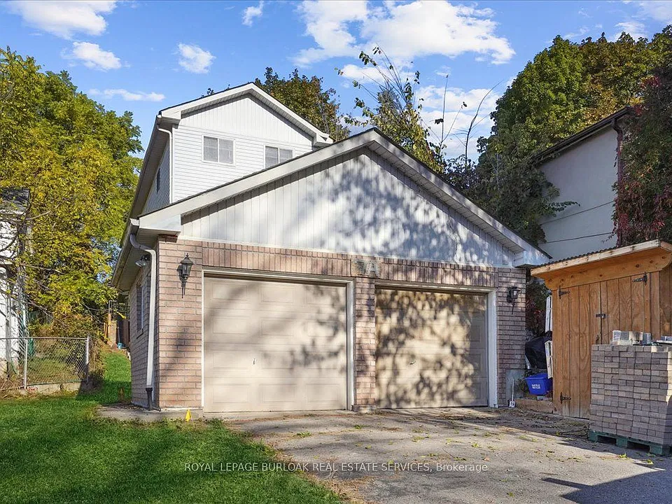 7 A John St