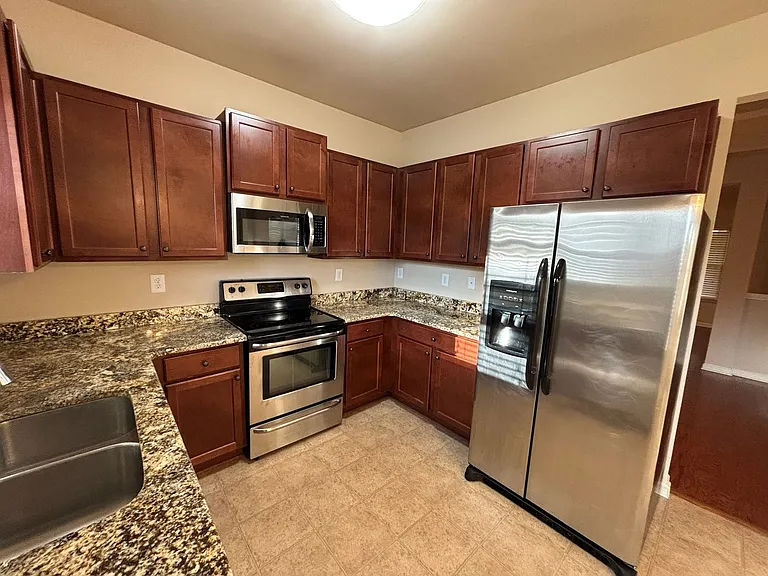 1322 Ingersoll Dr — Photo 2