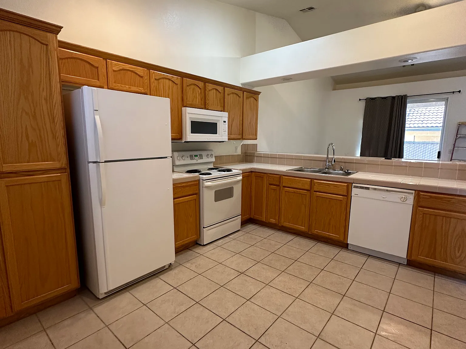 2 bed, 980 sqft, $1,275 — Photo 1