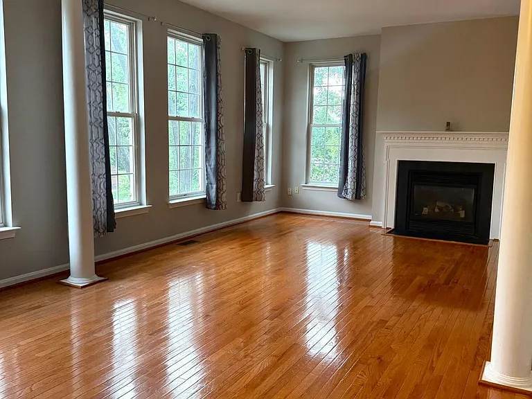 46190 Walpole Ter — Photo 10